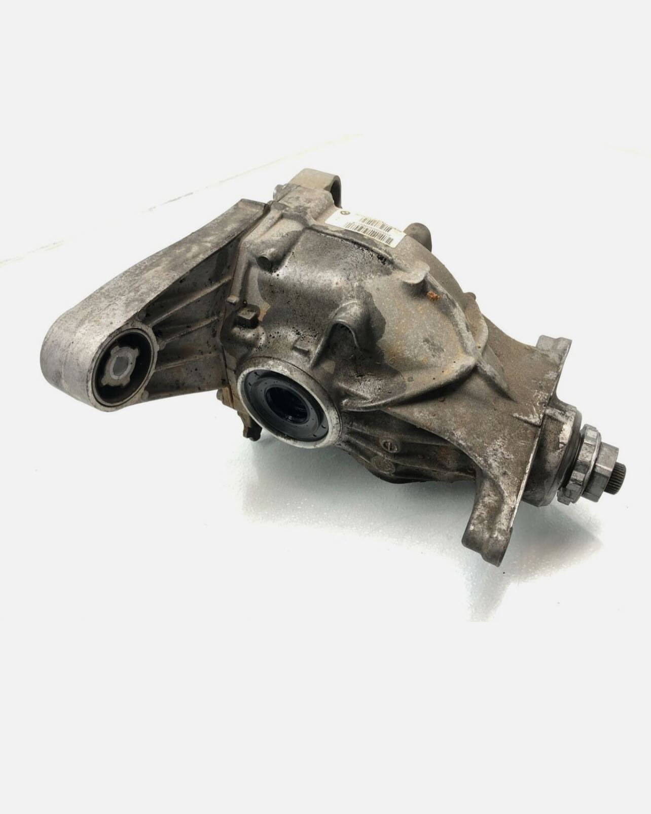 16-19 BMW RWD 740I Rear Axle Carrier Differential 3.08 Ratio used OEM - Image 4