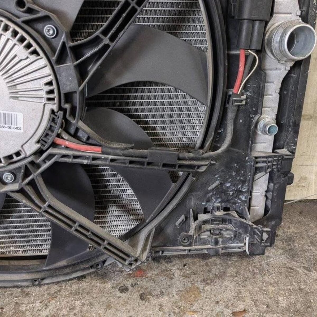 OEM BMW F80 F82 F83 M3 M4 S55 Coolant Radiator AC Condenser Fan Shroud S55 SET*